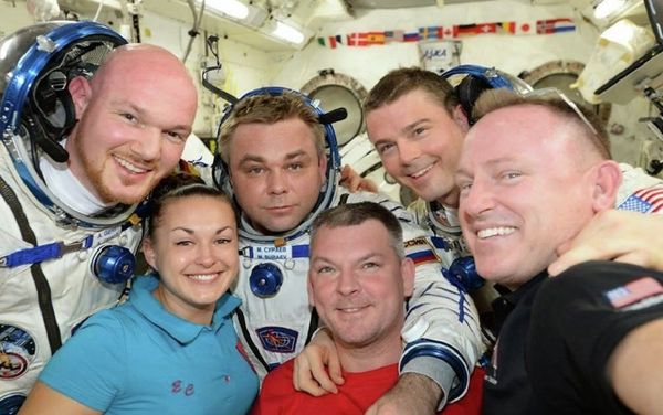 ESA astronaut Alexander Gerst, Roscosmos cosmonaut Elena Serov, Maxim Shur, Alexander Samokutyaev, NASA astronauts Reid Wiseman and Barry Wilmore (left to right) on board the ISS - Sputnik International