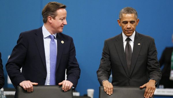 U.S. President Barack Obama and British Prime Minister David Cameron, left, take their seats at the first plenary session of the G20 summit - Sputnik International