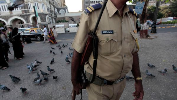 An Indian policeman patrols outside the Taj Mahal hotel in Mumbai An Indian policeman patrols outside the Taj Mahal hotel in Mumbai - Sputnik International