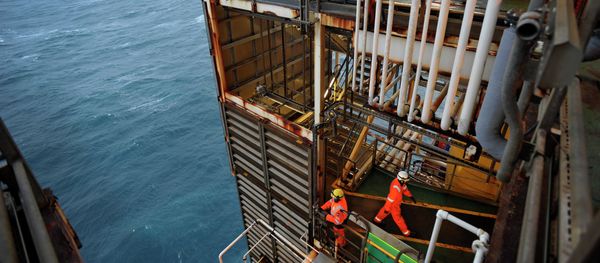 The British energy company BP is to announce Thursday that it is going to dismiss 300 employees working at its facilities in the North Sea oil fields - Sputnik International