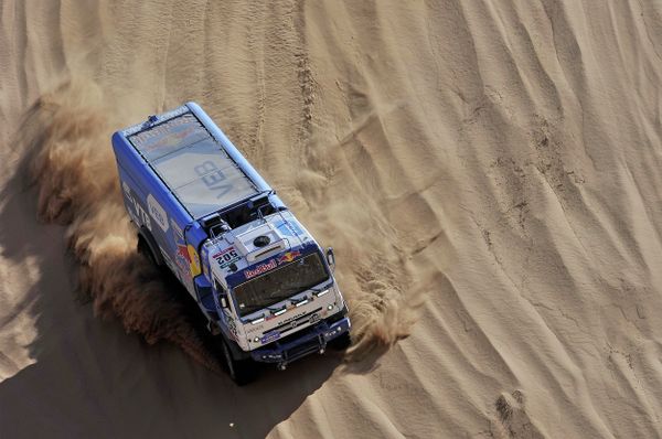 Team KAMAZ-master Navigate the 2015 Dakar Rally - Sputnik International