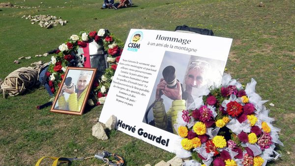 Climbers and friends of 55-year old French tourist and moutain-guide Herve Gourdel (portrait) attend a memorial in his honour on October 10, 2014 in Bouira, south of the area Gourdel was taken hostage Climbers and friends of 55-year old French tourist and moutain-guide Herve Gourdel (portrait) attend a memorial in his honour on October 10, 2014 in Bouira, south of the area Gourdel was taken hostage - Sputnik International