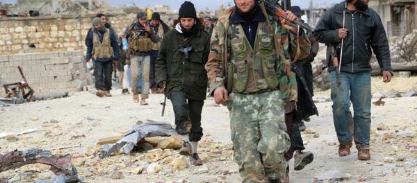 Opposition fighters walk in the al-Breij area northwest on the northern Syrian city of Aleppo after they reportedly re-took control of the area from pro-government forces on January 7, 2015 - Sputnik International