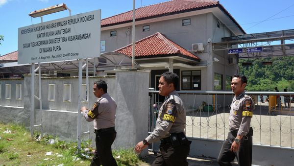 Indonesian police patrol maximum security prison Nusa Kambangan in Cilacap, Central Java province, on January 16, 2015 prior to the scheduled execution of drug convicts on January 18 Indonesian police patrol maximum security prison Nusa Kambangan in Cilacap, Central Java province, on January 16, 2015 prior to the scheduled execution of drug convicts on January 18 - Sputnik International