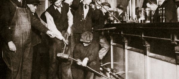 A bar in Camden, New Jersey, being forcibly dismantled by dry agents, USA, 1920s. A bar in Camden, New Jersey, being forcibly dismantled by dry agents, USA, 1920s. - Sputnik International