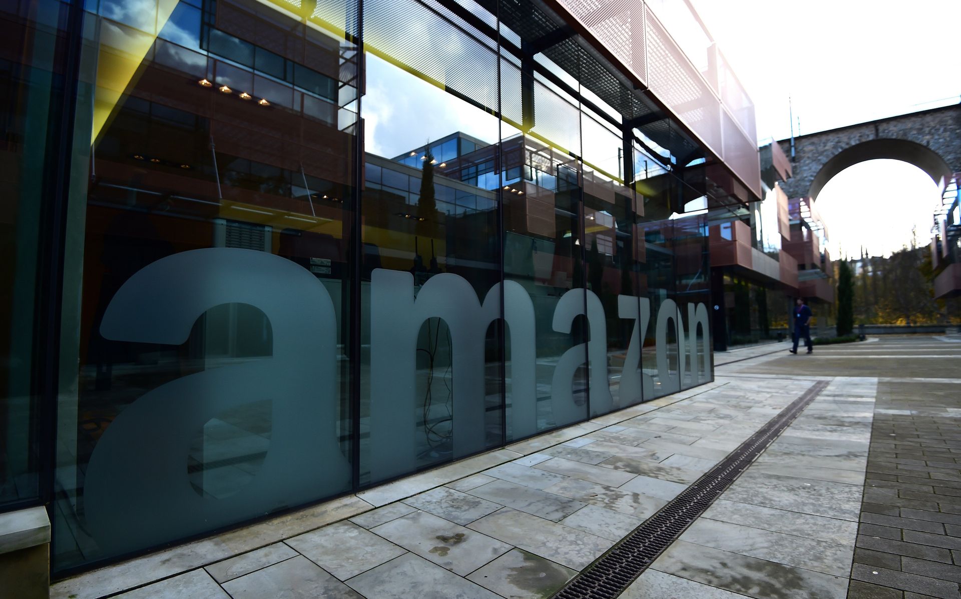 A view of US multinational Amazon's European headquarters, nestled in the Clausen Valley in Luxembourg, November 10, 2014 - Sputnik International, 1920, 20.09.2021