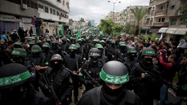 Palestinian Hamas masked gunmen display their military skills during a rally to commemorate the 27th anniversary of the Hamas militant group, in Gaza City, Sunday, Dec. 14, 2014 Palestinian Hamas masked gunmen display their military skills during a rally to commemorate the 27th anniversary of the Hamas militant group, in Gaza City, Sunday, Dec. 14, 2014 - Sputnik International