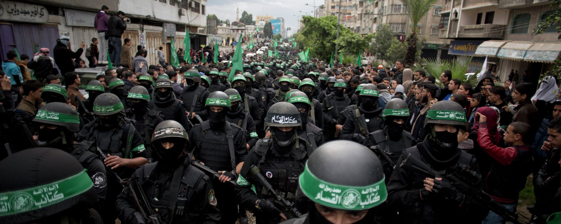 Palestinian Hamas masked gunmen display their military skills during a rally to commemorate the 27th anniversary of the Hamas militant group, in Gaza City, Sunday, Dec. 14, 2014 Palestinian Hamas masked gunmen display their military skills during a rally to commemorate the 27th anniversary of the Hamas militant group, in Gaza City, Sunday, Dec. 14, 2014 - Sputnik International, 1920, 12.10.2023