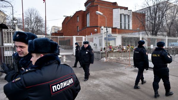Russian police officers patrol next to the French embassy in Moscow on January 16, 2015 Russian police officers patrol next to the French embassy in Moscow on January 16, 2015 - Sputnik International