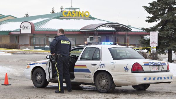 Police contain the scene where two RCMP officers were shot in St. Albert, Alberta, Canada, on Saturday, Jan. 17, 2015 - Sputnik International