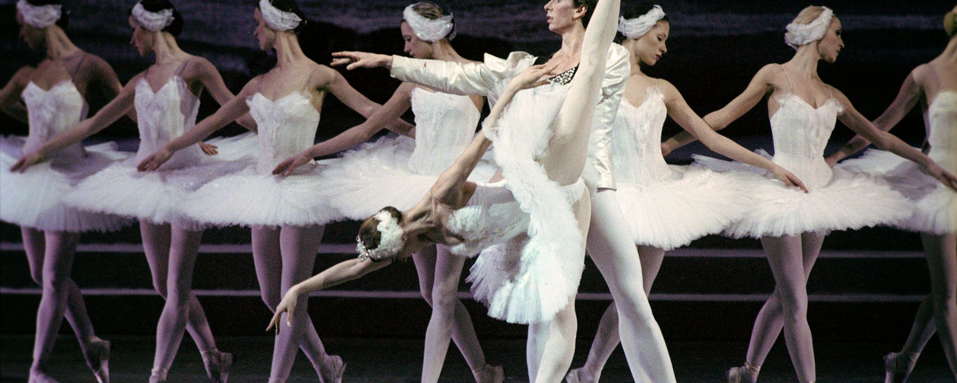 A scene from the Swan Lake opera. The gala concert dedicated to the 225th anniversary of the State Academic Bolshoi Theatre of Russia. A scene from the Swan Lake opera. The gala concert dedicated to the 225th anniversary of the State Academic Bolshoi Theatre of Russia. - Sputnik International, 1920, 30.11.2022