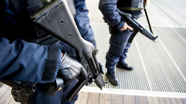 Policemen patrol near the courthouse on Bolivar Square in Antwerp - Sputnik International