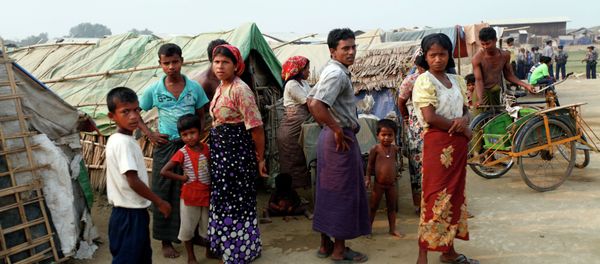 Myanmar Muslims, who identify themselves as long-persecuted “Rohingya” Muslims stand outside their tents at Da Paing camp for Muslim refugees in north of Sittwe, Rakhine State, western Myanmar Myanmar Muslims, who identify themselves as long-persecuted “Rohingya” Muslims stand outside their tents at Da Paing camp for Muslim refugees in north of Sittwe, Rakhine State, western Myanmar - Sputnik International