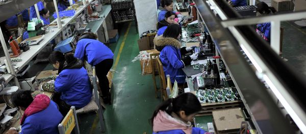 Employees assemble electronic components Employees assemble electronic components - Sputnik International