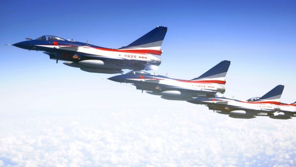 J-10 jet fighters of the Bayi Aerobatic Team of the Chinese People's Liberation Army (PLA) Air Force rehearse in Moscow, Russia - Sputnik International