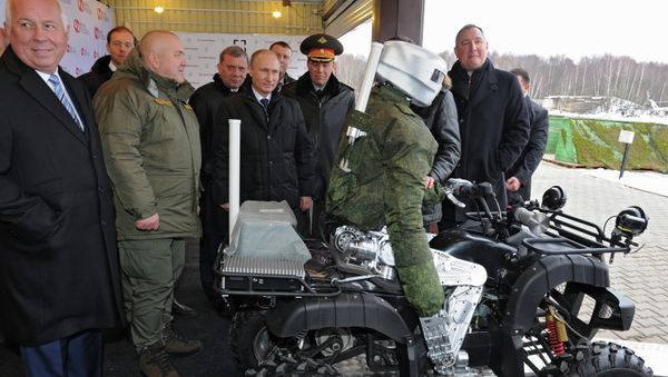 President Vladimir Putin visits research institute of precision mechanics and computer engineering - Sputnik International