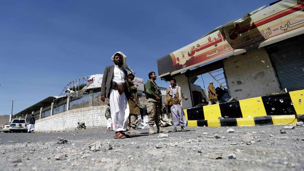 Houthi fighters stand next to damaged shops outside a Presidential Guards barracks on a mountain overlooking Presidential Palace in Sanaa Houthi fighters stand next to damaged shops outside a Presidential Guards barracks on a mountain overlooking Presidential Palace in Sanaa - Sputnik International