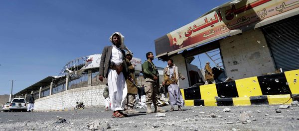 Houthi fighters stand next to damaged shops outside a Presidential Guards barracks on a mountain overlooking Presidential Palace in Sanaa Houthi fighters stand next to damaged shops outside a Presidential Guards barracks on a mountain overlooking Presidential Palace in Sanaa - Sputnik International