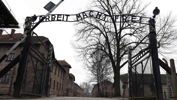 The sign Arbeit macht frei (Work makes you free) is pictured at the main gate of the former German Nazi concentration and extermination camp Auschwitz in Oswiecim The sign Arbeit macht frei (Work makes you free) is pictured at the main gate of the former German Nazi concentration and extermination camp Auschwitz in Oswiecim - Sputnik International