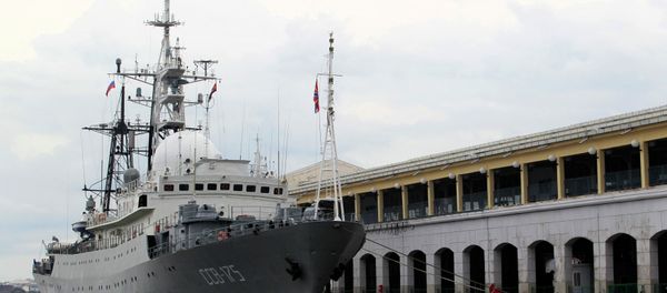 A Russian spy ship Viktor Leonov SSV-175, is seen docked at the port in Havana - Sputnik International