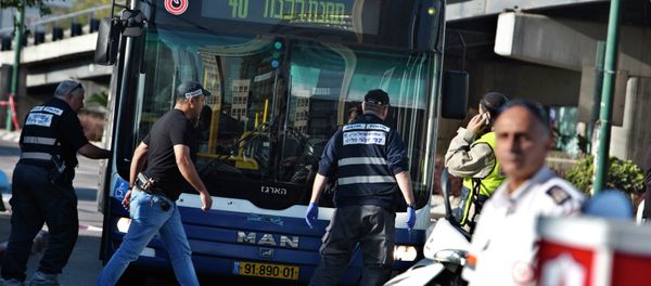 Israeli police crime scene investigators work at the scene of a stabbing attack in Tel Aviv January 21, 2015. Israeli police crime scene investigators work at the scene of a stabbing attack in Tel Aviv January 21, 2015. - Sputnik International