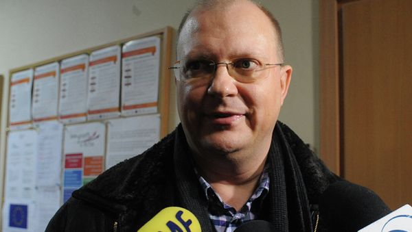 Russian journalist Leonid Sviridov speaks to the press after a three-hour meeting with officials concerning an attempt by Polish authorities to expel him from the country, in Warsaw, Poland, Wednesday, Nov. 26, 2014 - Sputnik International