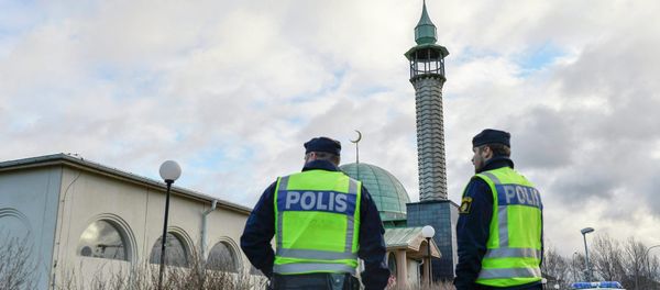 Policemen stand outside a mosque in Uppsala January 2, 2015 as police tighten security around some of the country's main mosques Policemen stand outside a mosque in Uppsala January 2, 2015 as police tighten security around some of the country's main mosques - Sputnik International
