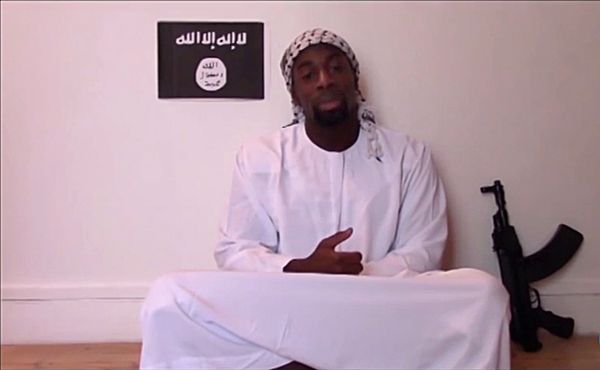 Amedy Coulibaly, one of the three gunmen behind the worst militant attacks in France for decades, declares his allegiance in an unknown location to the Islamic State and urges French Muslims to follow his example, in this still image taken from video January 11, 2015 - Sputnik International