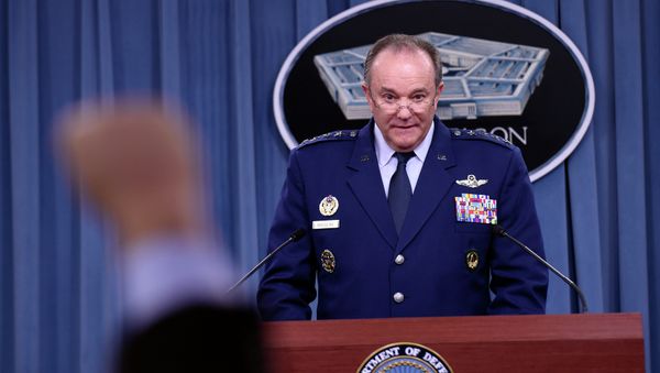 The political commentary of General Philip Breedlove regarding Ukraine is dangerous proof of the breakdown of the division between civilian government and the military, says Daniel McAdams of the Ron Paul Institute. - Sputnik International