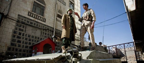 Houthi Shiite Yemeni wearing army uniforms stand atop an armored vehicle, which was seized from the army during recent clashes, outside the house of Yemen's President Abed Rabbo Mansour Hadi in Sanaa, Yemen, Thursday, Jan. 22, 2015 Houthi Shiite Yemeni wearing army uniforms stand atop an armored vehicle, which was seized from the army during recent clashes, outside the house of Yemen's President Abed Rabbo Mansour Hadi in Sanaa, Yemen, Thursday, Jan. 22, 2015 - Sputnik International