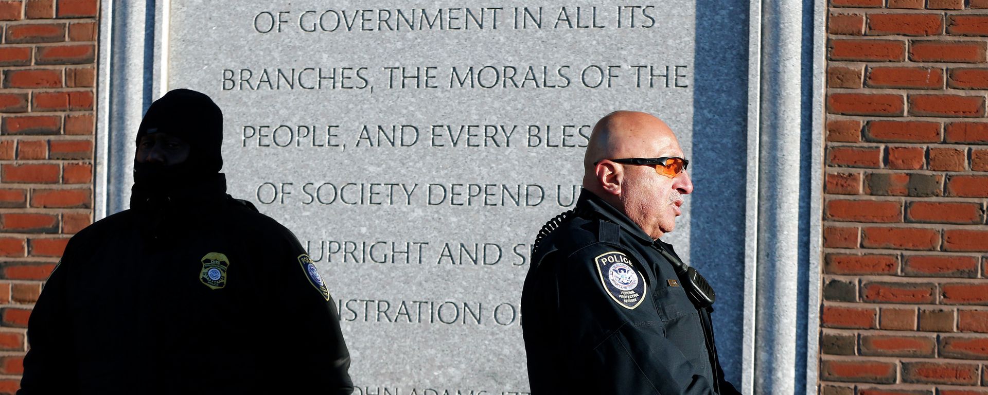 Police officers stand outside the federal courthouse in Boston for the first day of jury selection in the trial of Boston Marathon bombing suspect Dzhokhar Tsarnaev Police officers stand outside the federal courthouse in Boston for the first day of jury selection in the trial of Boston Marathon bombing suspect Dzhokhar Tsarnaev - Sputnik International, 1920, 22.03.2021