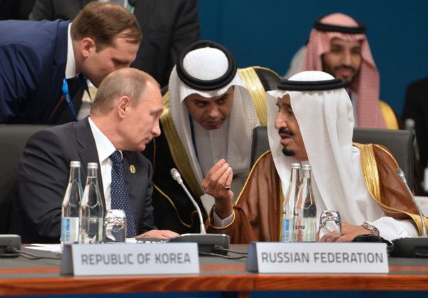 Russian President Vladimir Putin and Crown Prince, Deputy Chairman of the Council of Ministers, Defense Minister of Saudi Arabia Salman bin Abdulaziz Al Saud - Sputnik International