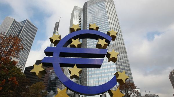The EURO logo is pictured in front of the European Central Bank, ECB in Frankfurt/Main, central Germany, on November 6, 2014 The EURO logo is pictured in front of the European Central Bank, ECB in Frankfurt/Main, central Germany, on November 6, 2014 - Sputnik International