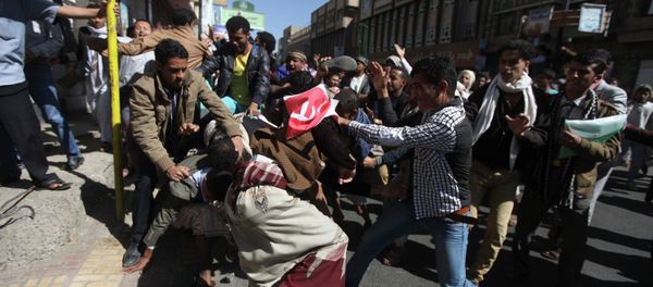 Supporters of the Houthi movement clash with anti-Houthi protesters during a rally in Sanaa January 24, 2015 Supporters of the Houthi movement clash with anti-Houthi protesters during a rally in Sanaa January 24, 2015 - Sputnik International