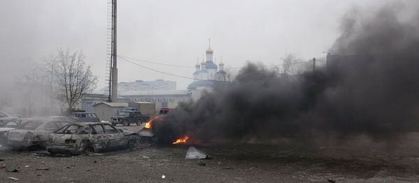 A car burns on the street after a shelling by pro-Russian rebels of a residential sector of Mariupol, eastern Ukraine, January 24, 2015 A car burns on the street after a shelling by pro-Russian rebels of a residential sector of Mariupol, eastern Ukraine, January 24, 2015 - Sputnik International