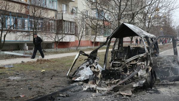 A man walks past a burnt-out vehicle after a shelling of a residential sector in Mariupol, eastern Ukraine, January 24, 2015 A man walks past a burnt-out vehicle after a shelling of a residential sector in Mariupol, eastern Ukraine, January 24, 2015 - Sputnik International
