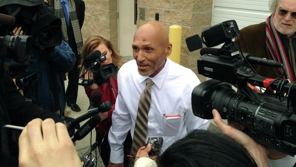 Joseph Sledge, 70, addresses members of the media after being released from jail in Columbus County, N.C., on Friday, Jan. 23, 2015, after serving nearly four decades behind bars for two slayings he didn't commit - Sputnik International