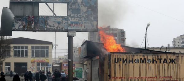 Peole look at a burning shop after shelling in the southern Ukrainian port city of Mariupol on 24, 2015 Peole look at a burning shop after shelling in the southern Ukrainian port city of Mariupol on 24, 2015 - Sputnik International