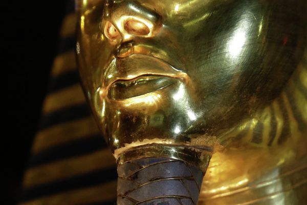 A detail of the gold mask of King Tutankhamun showing where the beard is attached is seen in a glass case during a press tour, in the Egyptian Museum near Tahrir Square, Cairo, Egypt, Saturday, Jan. 24, 2015 A detail of the gold mask of King Tutankhamun showing where the beard is attached is seen in a glass case during a press tour, in the Egyptian Museum near Tahrir Square, Cairo, Egypt, Saturday, Jan. 24, 2015 - Sputnik International