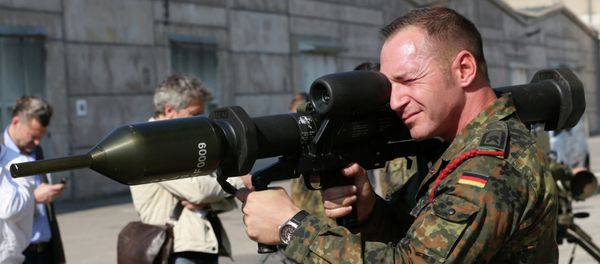 A member of the German army Bundeswehr presents a weapon which is part of a military aid for Iraq during a press event in Waren, northeastern Germany, Thursday, Sept. 18, 2014 A member of the German army Bundeswehr presents a weapon which is part of a military aid for Iraq during a press event in Waren, northeastern Germany, Thursday, Sept. 18, 2014 - Sputnik International