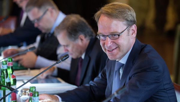 Bundesbank President Jens Weidmann smiles at the start of the ECB governing council meeting in Naples, Italy, Thursday, Oct. 2, 2014 - Sputnik International
