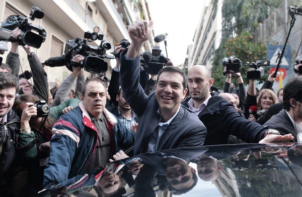 The leader of Greece's left-wing Syriza party Alexis Tsipras waves as he leaves after voting at a polling station in Athens on January, 2015. - Sputnik International