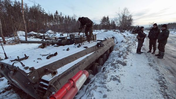 Ukrainian servicemen stand next to an armoured personnel carrier (APC) at their position in the village of Luhanska, Luhansk region January 24, 2015 Ukrainian servicemen stand next to an armoured personnel carrier (APC) at their position in the village of Luhanska, Luhansk region January 24, 2015 - Sputnik International