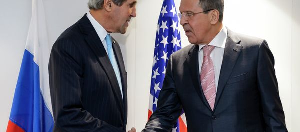 US Secretary of State John Kerry (L) and Russian Foreign Minister Sergei Lavrov shake hands during a bilateral on the side line of an Organization for Security and Cooperation in Europe (OSCE) ministerial meeting on December 4, 2014 - Sputnik International