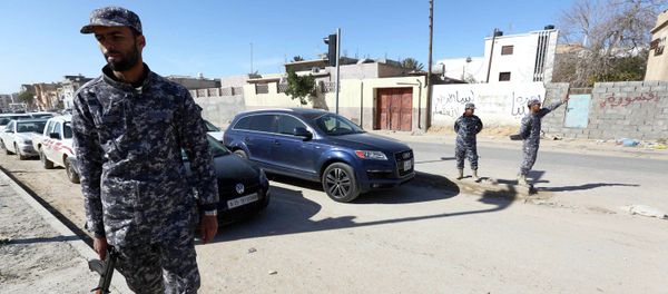 Libyan police officers set up checkpoints in the Libyan capital Tripoli on January 25, 2015 as clashes continue in the west and east of the country Libyan police officers set up checkpoints in the Libyan capital Tripoli on January 25, 2015 as clashes continue in the west and east of the country - Sputnik International