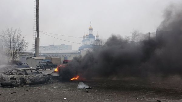 A car burns on the street after a shelling by pro-Russian rebels of a residential sector of Mariupol, eastern Ukraine, January 24, 2015 A car burns on the street after a shelling by pro-Russian rebels of a residential sector of Mariupol, eastern Ukraine, January 24, 2015 - Sputnik International