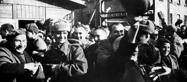 Second World War of 1939-1945. Prisoner's of Oswiecim at first minutes after they were released by Soviet soldiers. January of 1945. (File) - Sputnik International