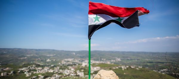 Syrian state flag fluttering above the Krak des Chevaliers castle in Syria - Sputnik International