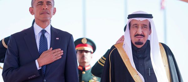 US President Barack Obama stands with Saudi Arabia's King Salman (R) after arriving in Riyadh January 27, 2015. - Sputnik International