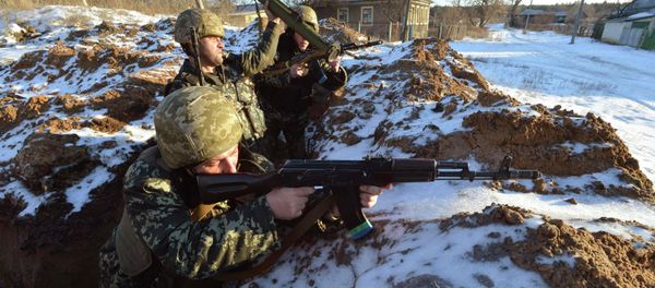 Ukrainian servicemen guard their position in the village of Luhanska, Luhansk region Ukrainian servicemen guard their position in the village of Luhanska, Luhansk region - Sputnik International